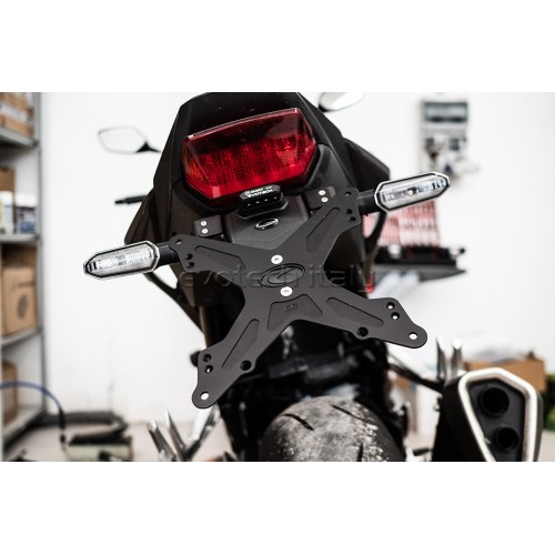 ΒΑΣΗ ΠΙΝΑΚΙΔΑΣ EVOTECH ΓΙΑ HONDA CB 750 HORNET '23